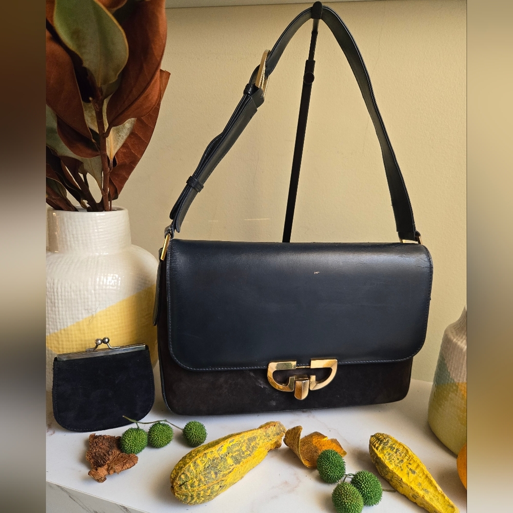 Vintage Gucci Leather And Suede Shoulder Bag With Kiss-Lock Coin Pouch GUC